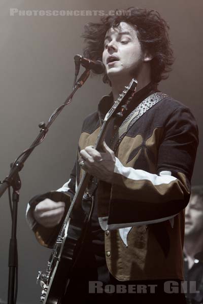 THE RACONTEURS - 2008-08-29 - SAINT CLOUD - Domaine National - Grande Scene - John Anthony Gillis [Jack White]